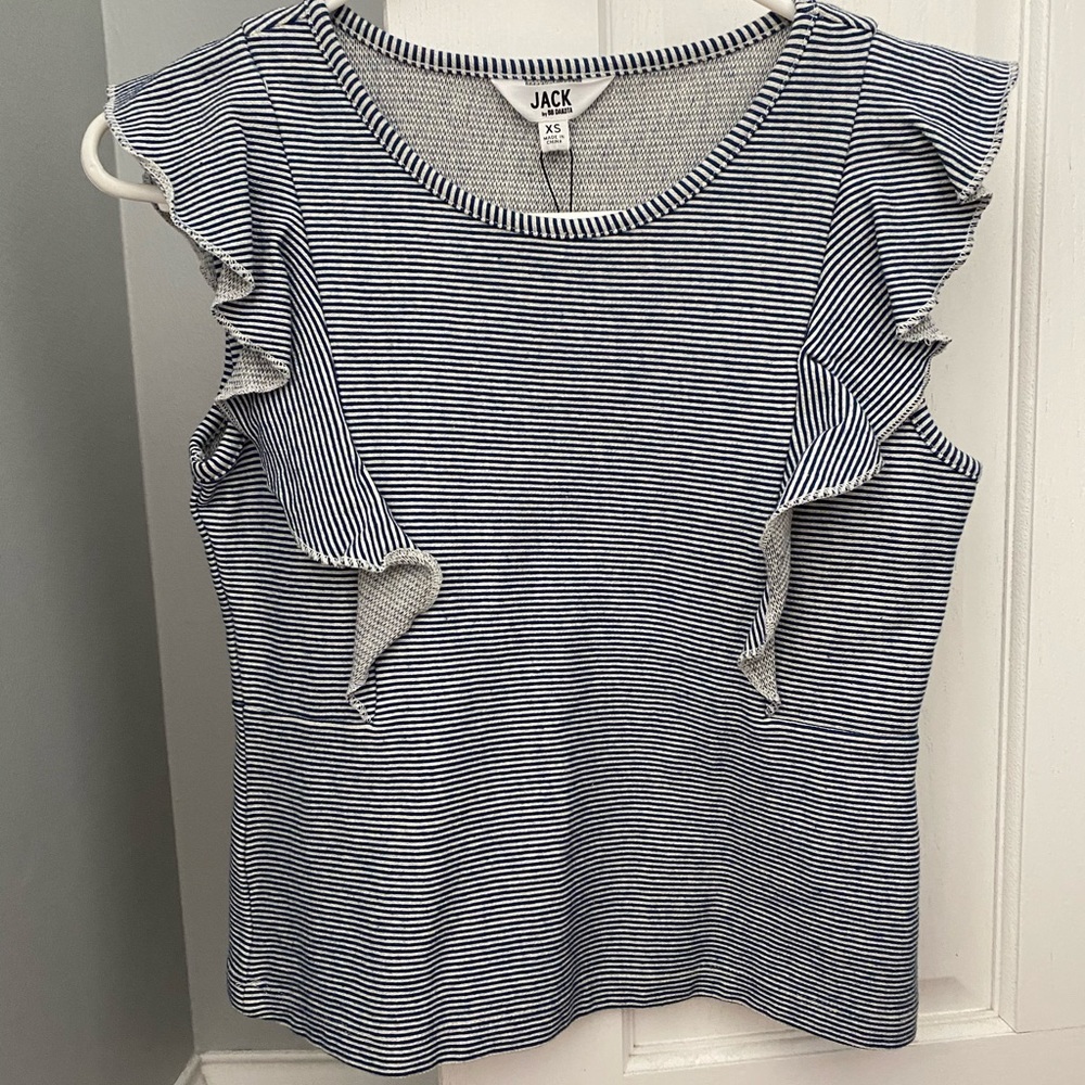 Cute shirt perfect for upcoming weather with tags